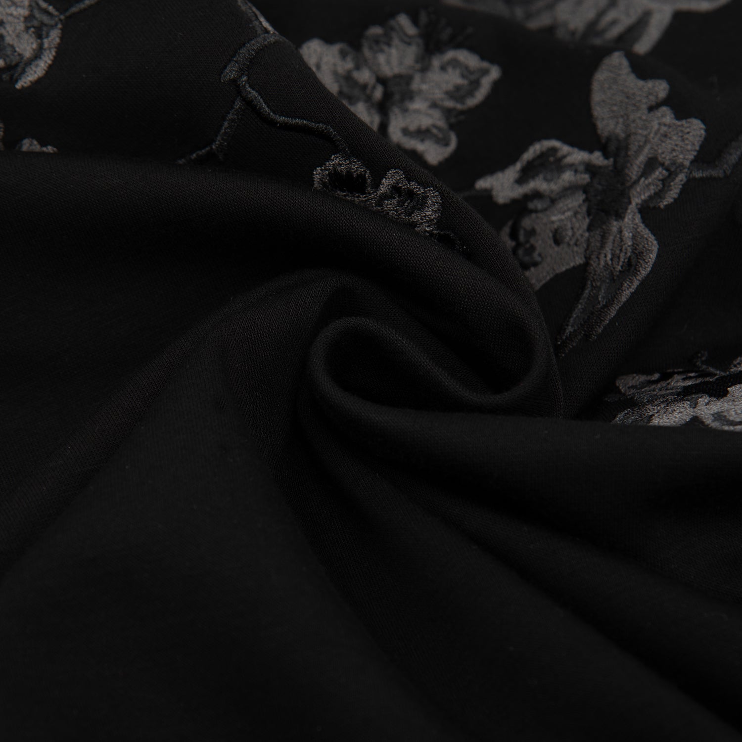 SAKURA TAKUMI KUROI TEE