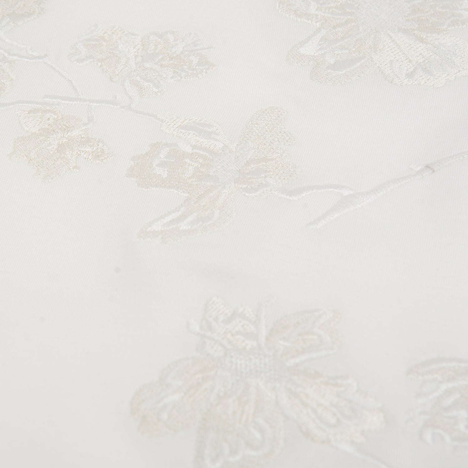 SAKURA TAKUMI SHIROI TEE