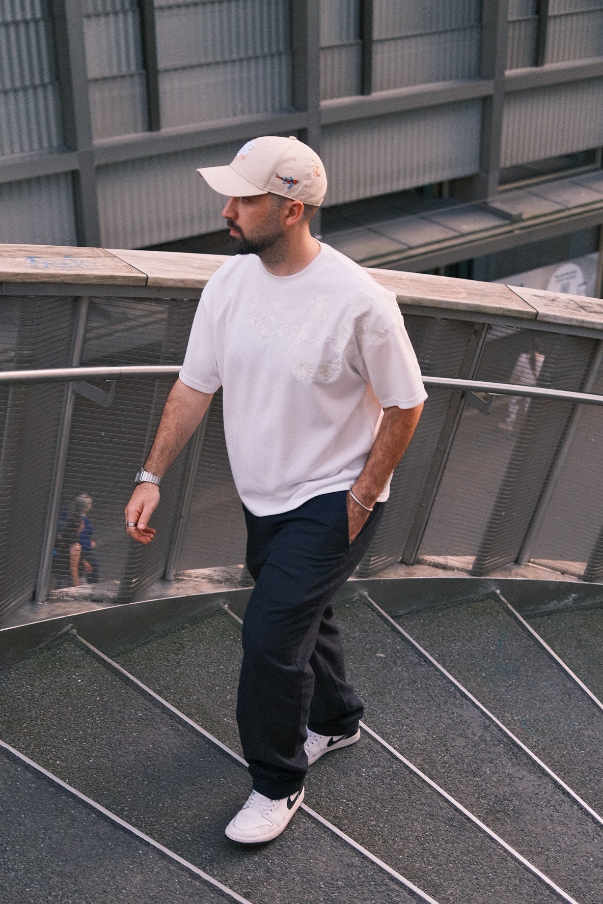 SAKURA TAKUMI SHIROI TEE